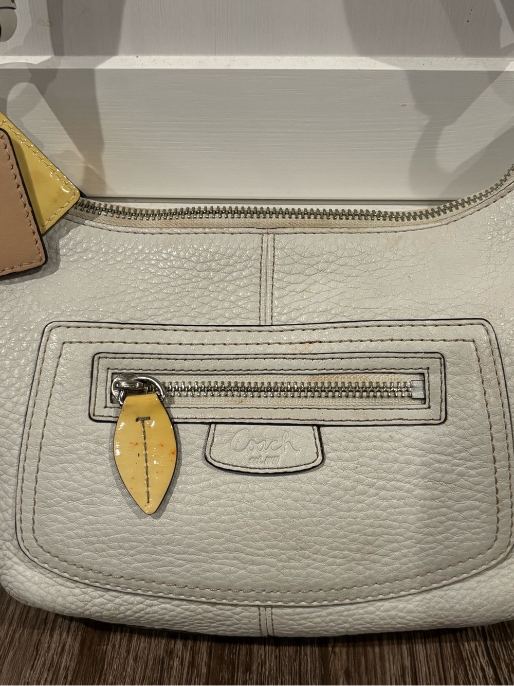 Y2K / Late 2000s Retro white pebbled leather Coach Penelope hobo shoulder bag - Picture 3 of 9